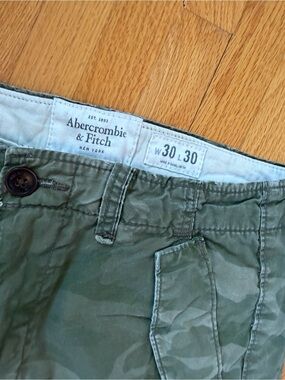 Abercrombie & Fitch Men's Camo Cargo Pants - Olive